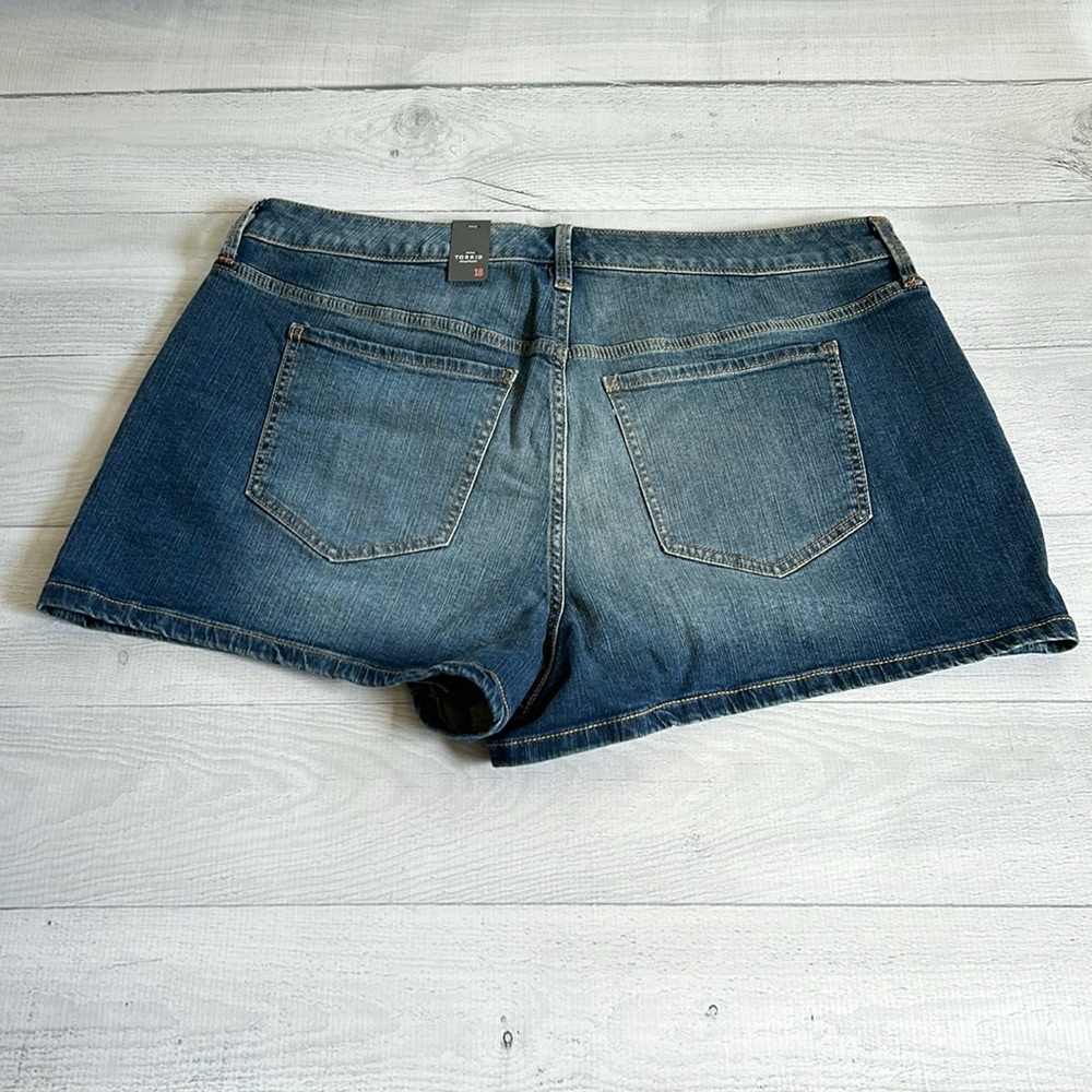 Torrid 3.5” A-Line‎ Vintage Short in Rum Coke Sz 18 NWT - Picture 5 of 7